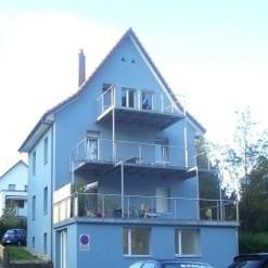 schöne 2.5-Zimmer-Wohnung mit Aussicht direkt an Bushaltestelle - Photo 2