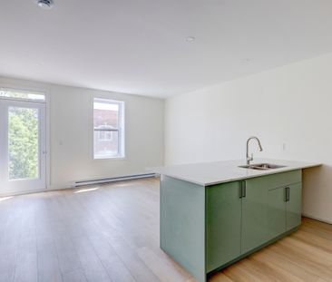 929 Rue de l'Église - Photo 1