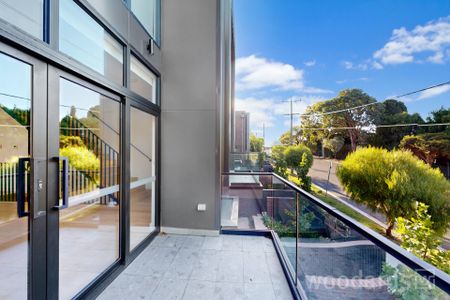 Unrivalled Luxury and Contemporary Elegance with this Brand-New 3-bedroom Architecturally Designed Townhouse. - Photo 3