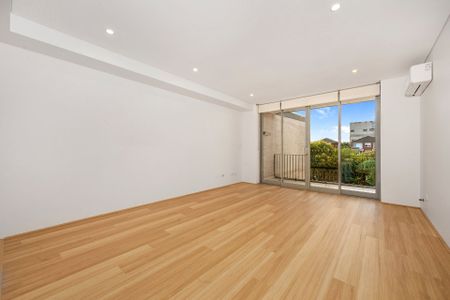 North-Facing One Bedroom Apartment in Prime Location - Photo 2