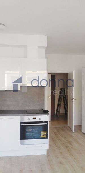 Pronájem bytu 1+kk a garsoniéry 36 m², Makedonská, Praha - Photo 1