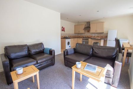 2 bedroom ground floor flat to rent - Photo 2