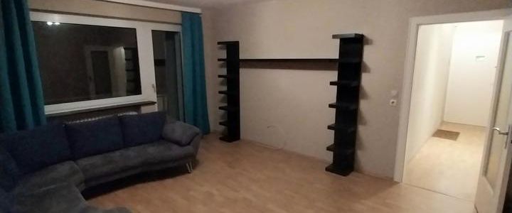 Helle 2-Zimmer-Wohnung mit Balkon und Einbauküche in Bahnhofsnähe - Foto 1
