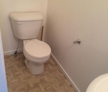 Freshly Painted 3 Bedroom Townhome – $1,700/month - Photo 6