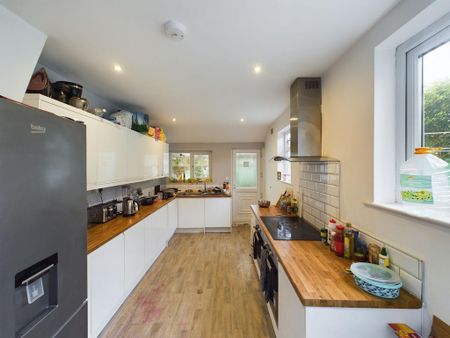 6 bedroom house of multiple occupation to rent - Photo 4