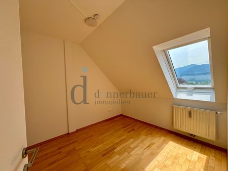 Charmante 3-Zimmer-Wohnung mit herrlichem Ausblick und Autoabstellplatz - Foto 4