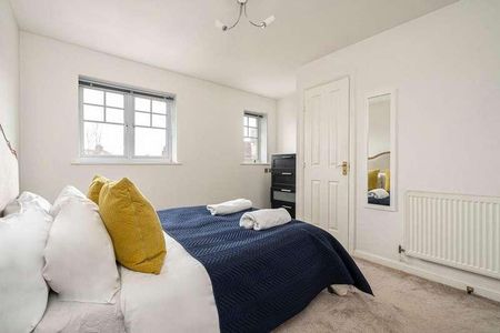 Stunning Bedroom House In Magnolia Gardens, HA8 - Photo 3