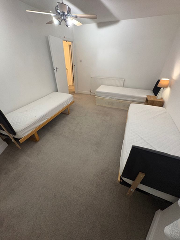 1 bedroom in a house share to rent - Photo 5