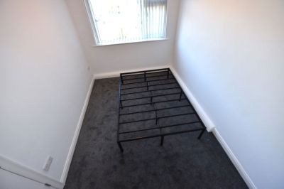 3 bedroom Flat in Lea Farm Drive, Leeds - Photo 4