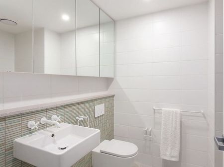 Furnished one bedroom apartment in the heart of Terrigal - Photo 3