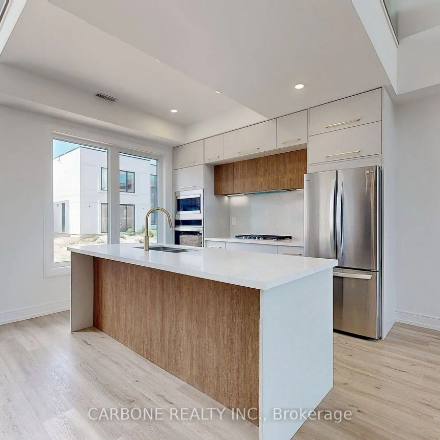 Detached Home For Lease | S9055434 - Photo 1