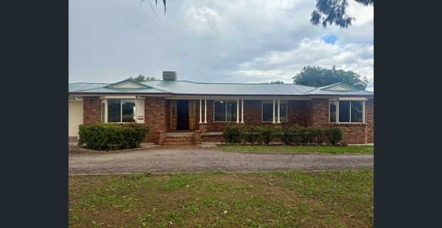 Spacious Family Home with Shed, Pool & Acreage - Photo 1