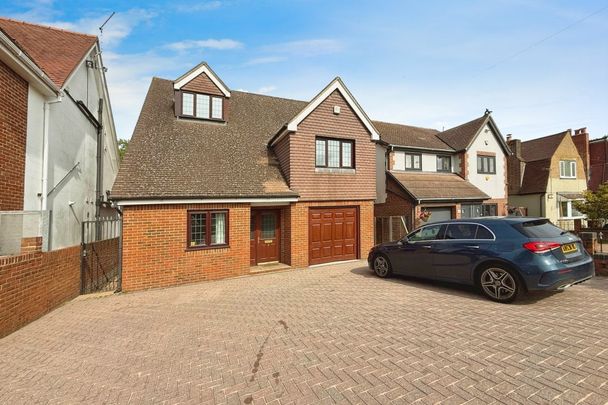 Nazeing New Road, Broxbourne - Photo 1