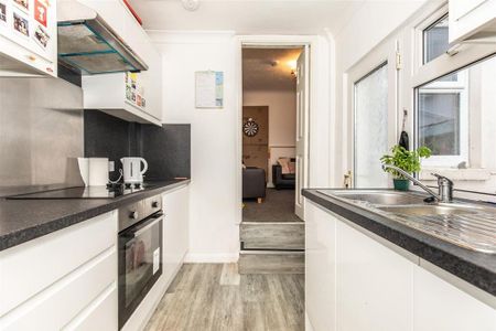 3 bedroom terraced house to rent - Photo 2