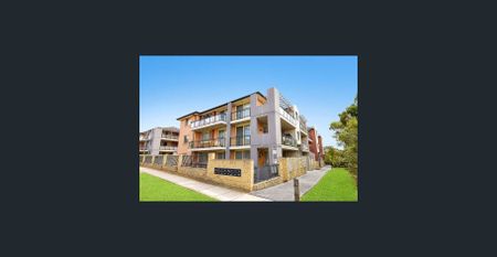 STUNNING LIGHT FILLED APARTMENT - Photo 3