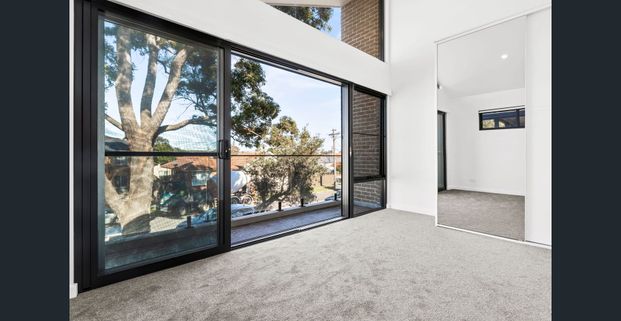 Brand New Luxury Duplex in Prime Eastlakes location - Photo 1