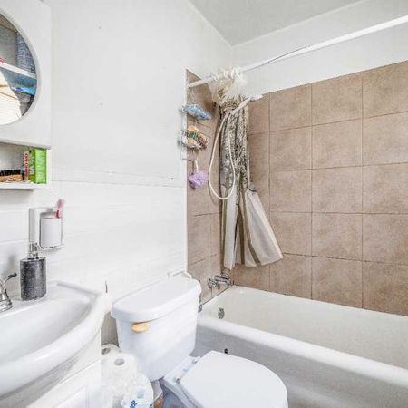 Studio ensoleillé dans Montcalm/Québec - Semi meublé - dès JUILLET - Photo 4