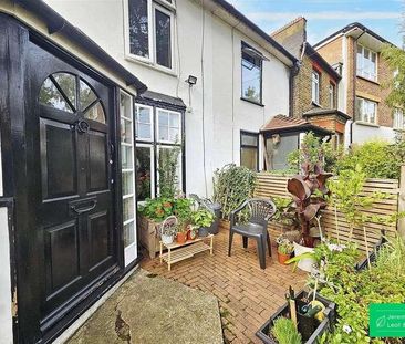 Red Lion Hill, London, N2 - Photo 1