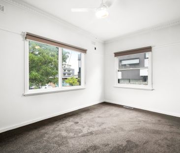 Station-Side Family Living in the Heart of Pascoe Vale! - Photo 2