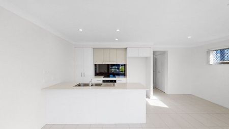 NEAR NEW 3 Bed Townhouse CONVENIENT Location - Photo 4