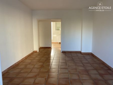 Appartement 3 pièces 57m2 MARSEILLE 8EME 1 023 euros - Photo 3