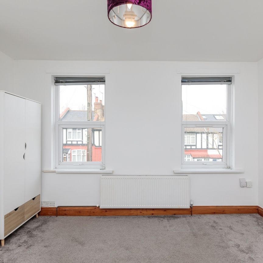 3 Bed Terraced House, Manor Road, E17 - Photo 1