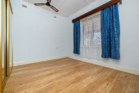 Contemporary Comfort and Convenience in One - Photo 3