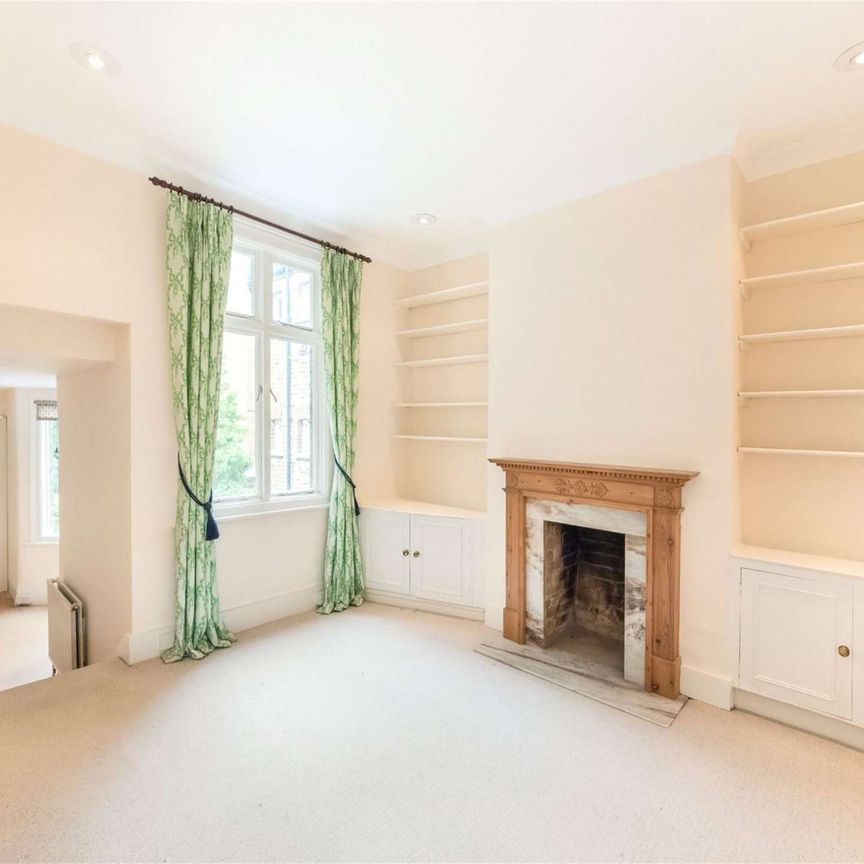 A lovely two bedroom flat located in the heart of Battersea - Photo 1
