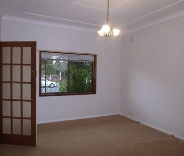 54 Evans Street, WOLLONGONG NSW 2500 - Photo 2