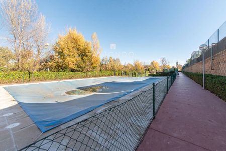 4 bedroom luxury Townhouse for rent in Cobeña, Autonomous Region of Madrid - Photo 3