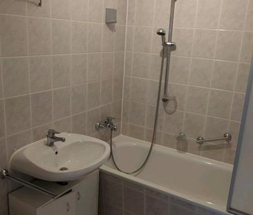 Helle, renovierte 1-Zimmer-Wohnung mit Wanne & Einbauküche - Foto 3