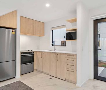 9/10 Fathom Place, Te Atatu Peninsula - Photo 2