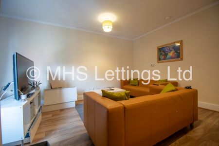 5 Bedroom Mid Terraced House for rent in Village Place - Photo 2