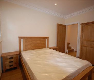 A first floor one bedroom apartment to rent at Castle Crescent, app... - Photo 5