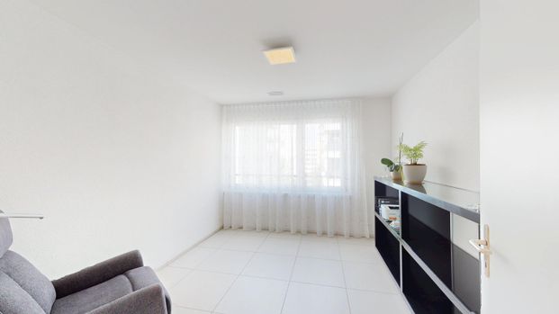 Sehr zentrale und neuwertige 4.5-Zimmer-Wohnung mit Eigentumsstandart - Photo 1