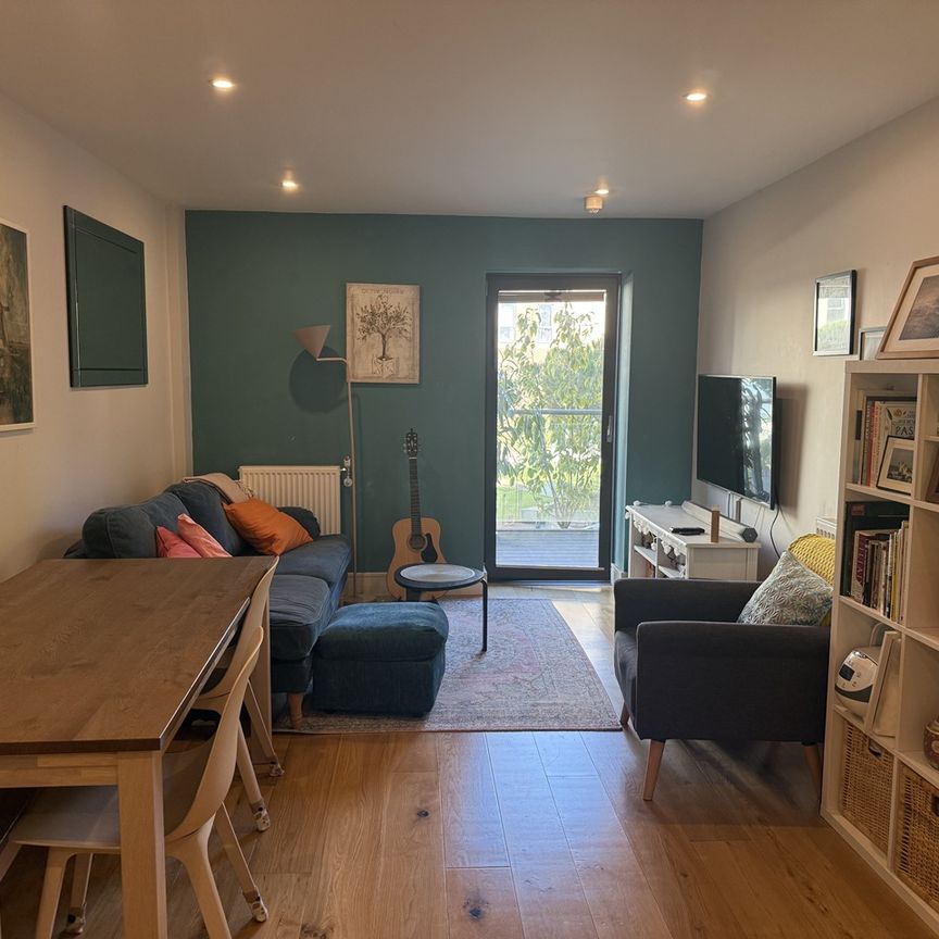 2 Bed Flat, New Century House, E16 - Photo 1