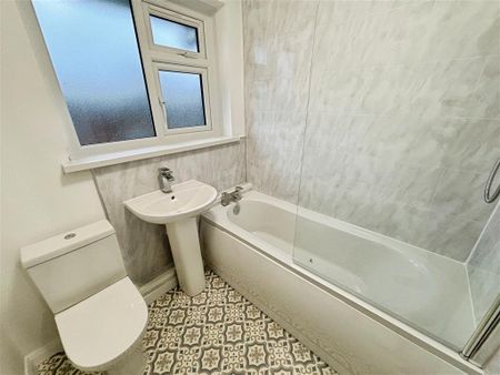 Meadow Close, Pengam, BLACKWOOD - Photo 3