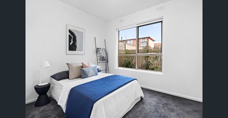 Bright two -Bedroom Apartment in Prime Carlisle Street Location - Photo 3