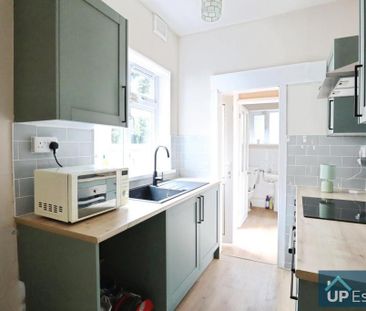 2 bedroom end of terrace house to rent - Photo 2