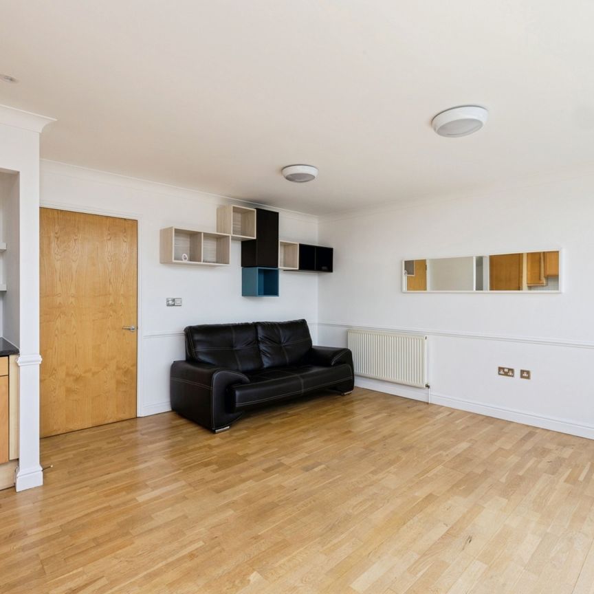 Ferry Lane, Brentford, London, TW8 0AT - Photo 1