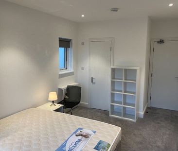 Studio Flat, Wycombe Gardens, NW11 - Photo 3