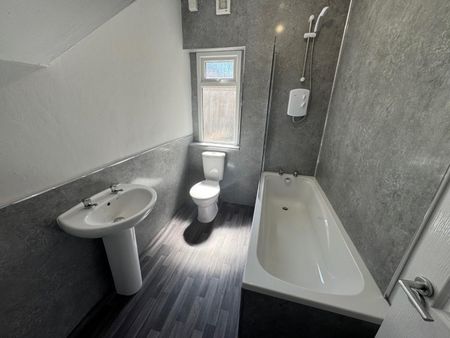 1 bedroom Flat To Let - Photo 4