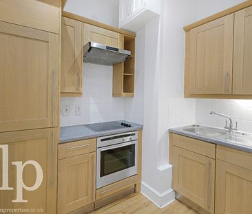 2 Bedroom Apartment, St. Martin’s Lane, WC2N - Photo 4