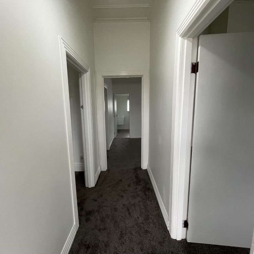 Renovated Central City cottage - Photo 1