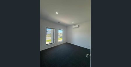 Stunning Family Home in Berwick - Photo 5