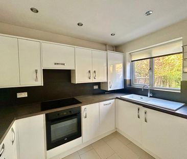 Swaledale Gardens, Fleet, Hampshire, GU51 - Photo 5