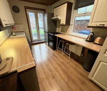 2 bedroom terraced house to rent - Photo 2