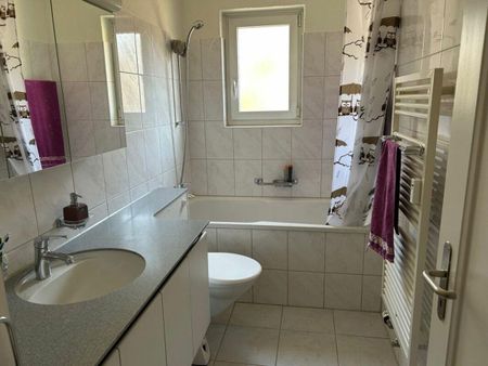 Charmante 4.5-Zimmer-Wohnung an ruhiger Lage - Photo 2