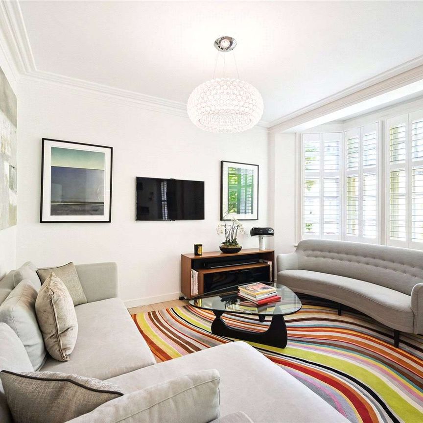 A light and spacious, four bedroom, lateral apartment spanning just under 1800 sqft, conveniently situated in a popular, portered block in SW5. - Photo 1