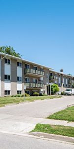 Three Bedroom Apartment - Photo 3